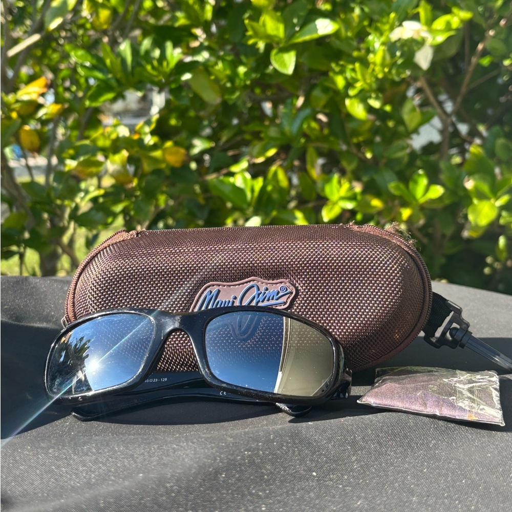 Brown Maui Jim Sunglasses With Case